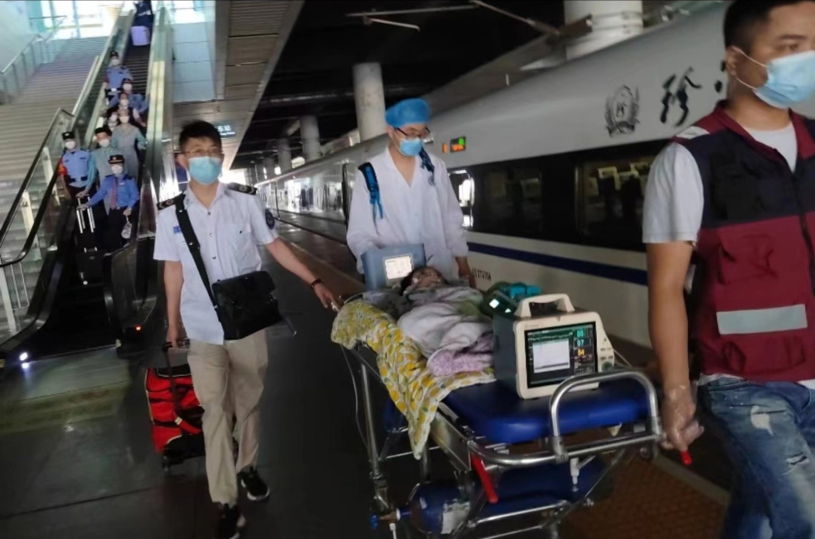 革吉县高铁转运公司